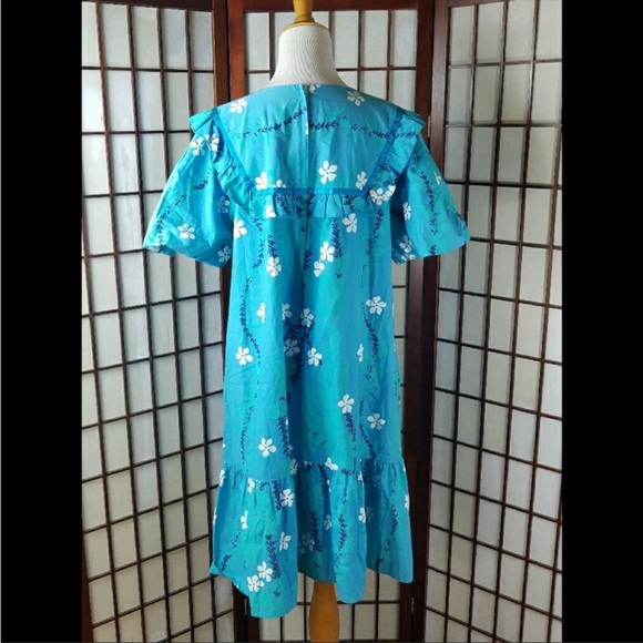 SOLD— Vtg Mu’umu’u Blue Floral- Pikake strands Sz S-M - Picture 3 of 6